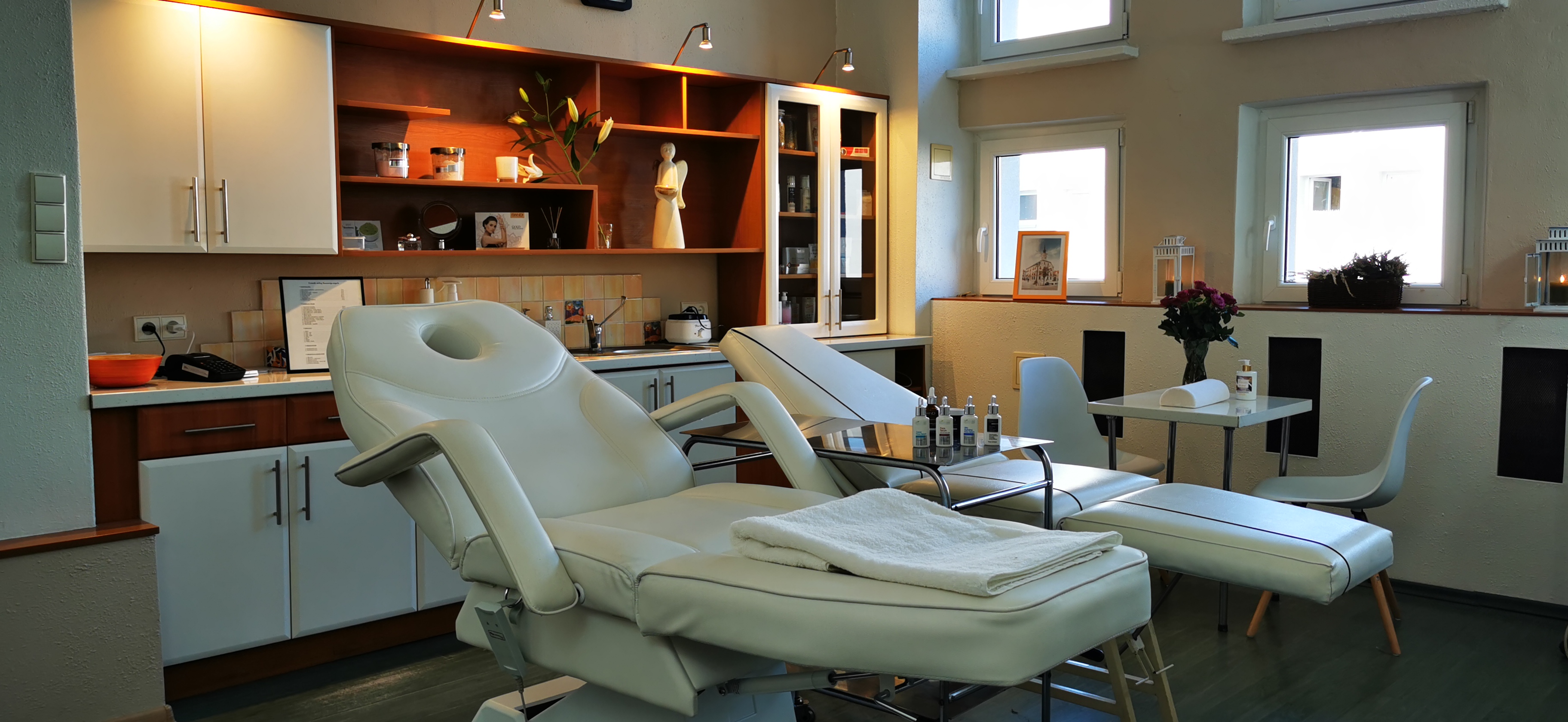 Makijaż permanentny brwi podczas zabiegu w Gabinecie Anette