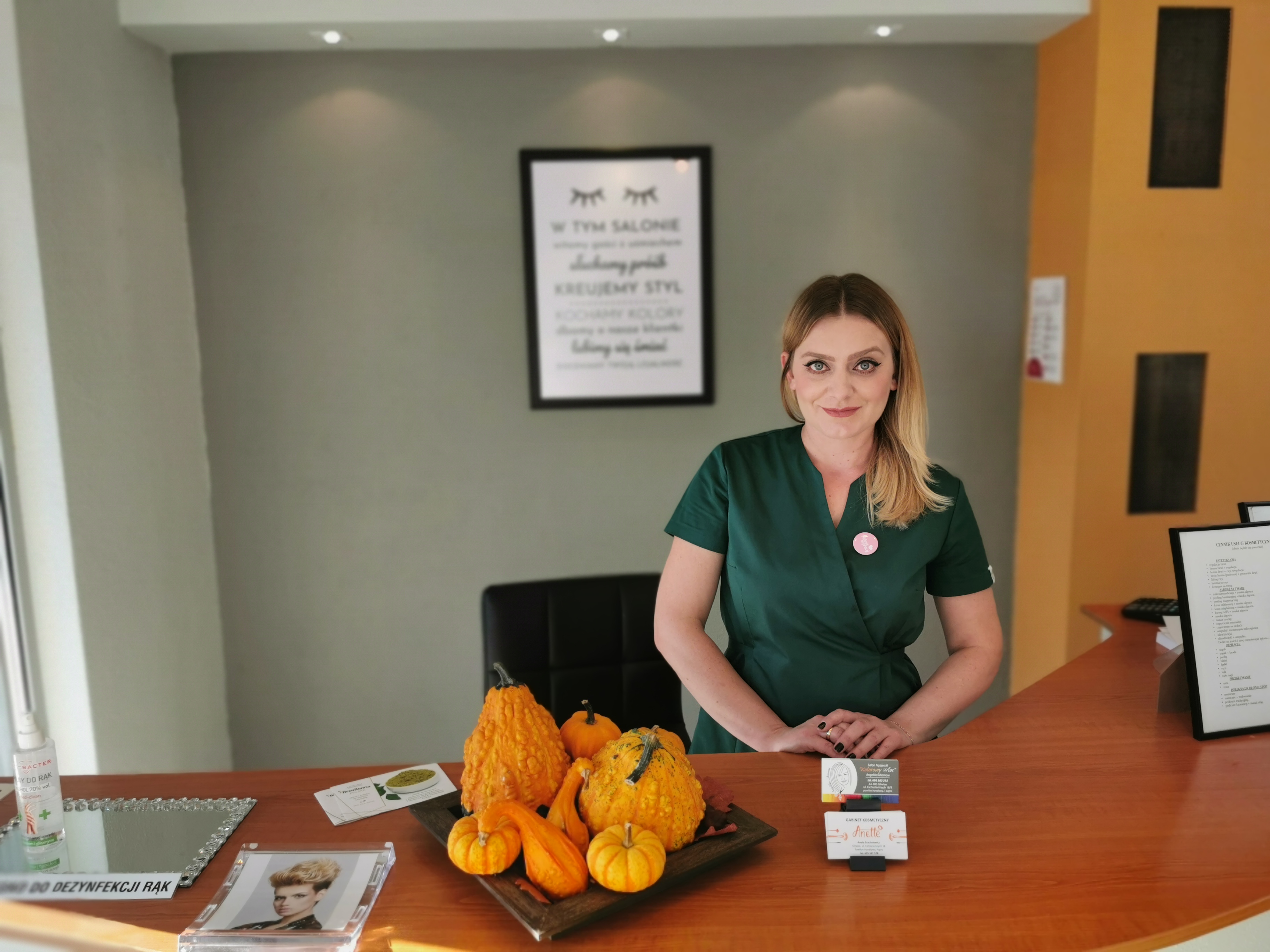 Aneta Szachniewicz w recepcji gabinetu